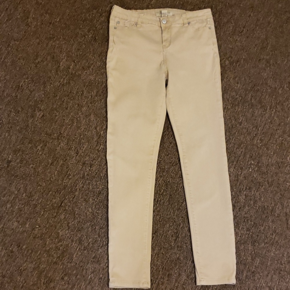 Girls pants in great condition size 16